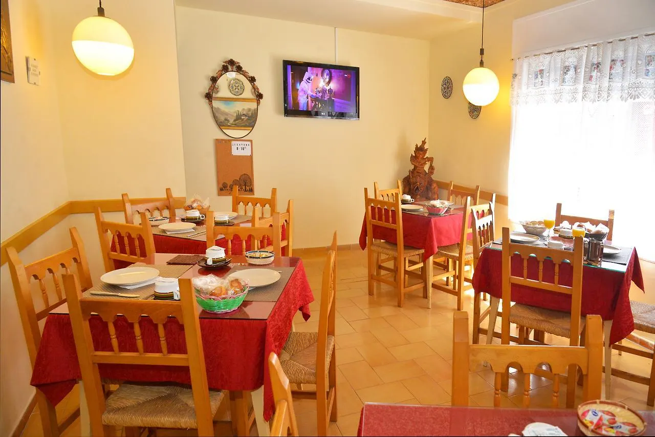 Hostal Julieta Lloret de Mar 2*,